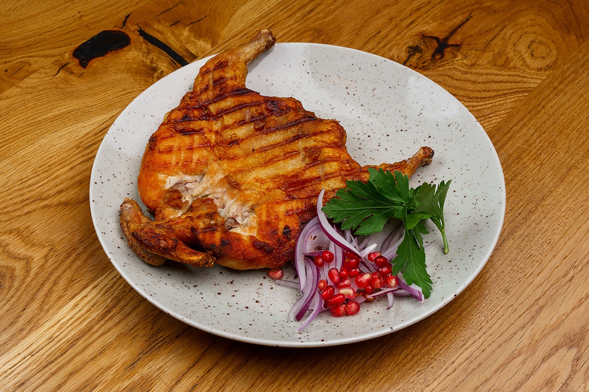 Цыпленок табака • Ресторан грузинской кухни Lari